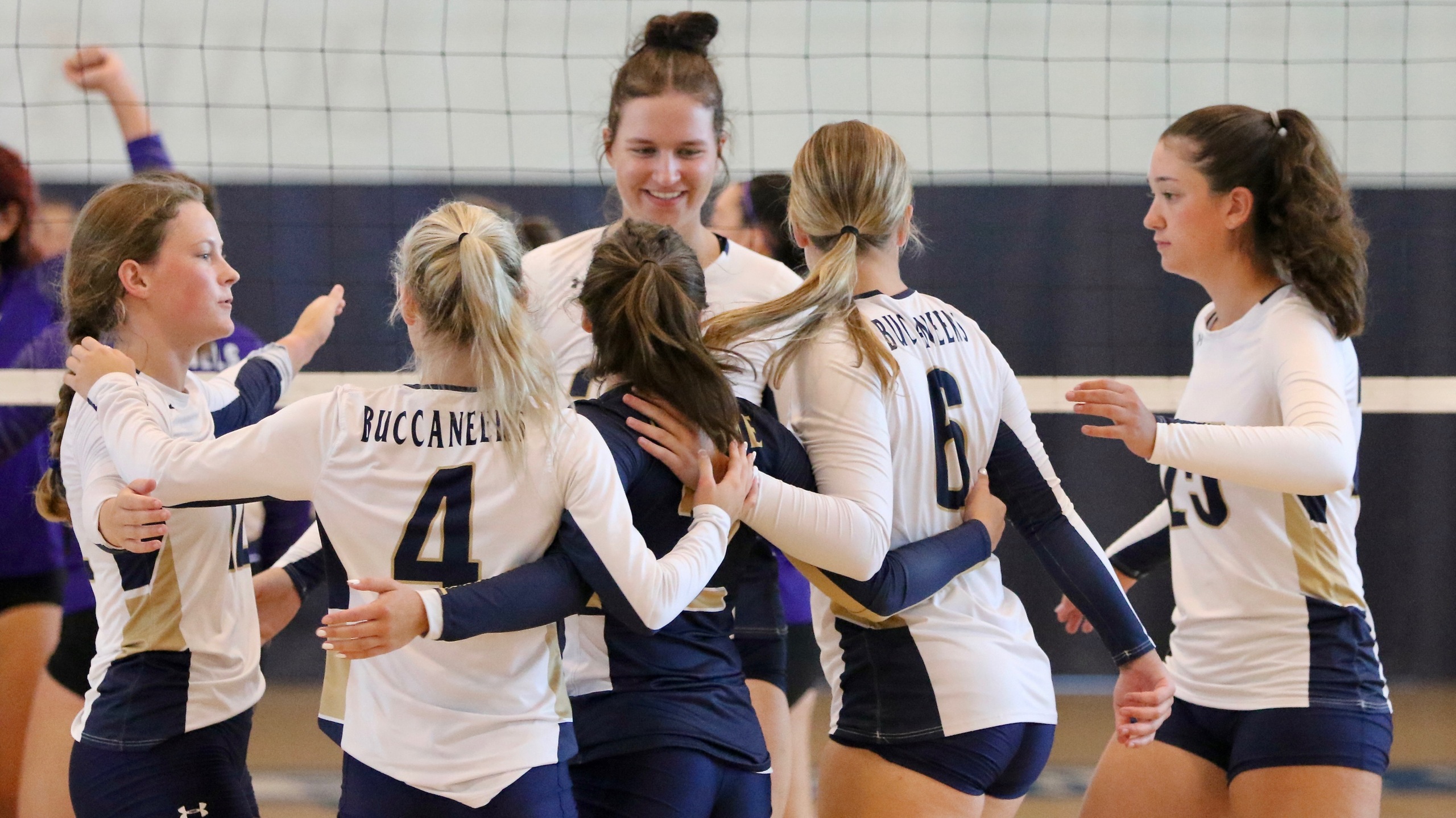 Volleyball: Bucs Split With Lynx and Grims