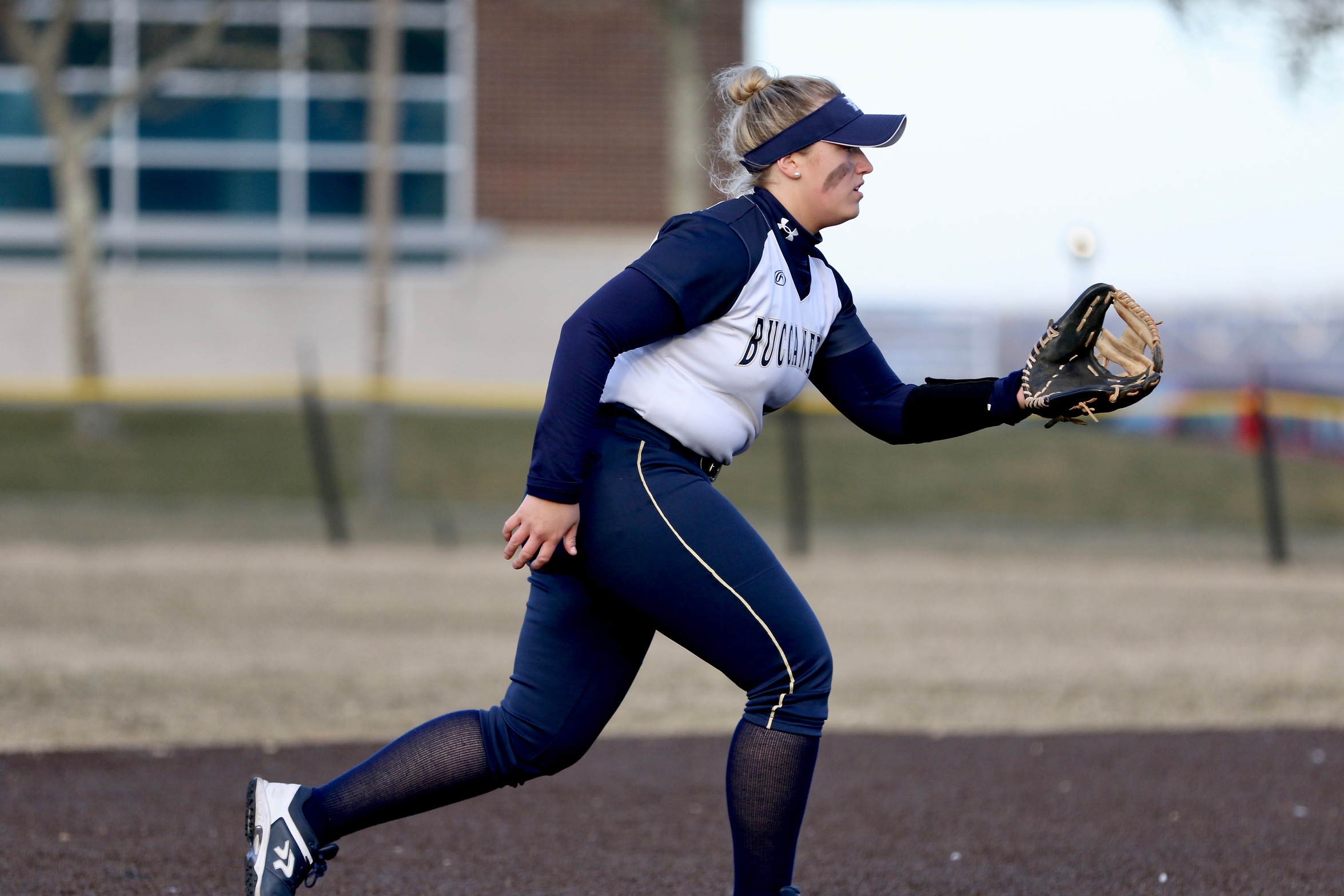 Softball Splits With Bridgewater in Conference Doubleheader