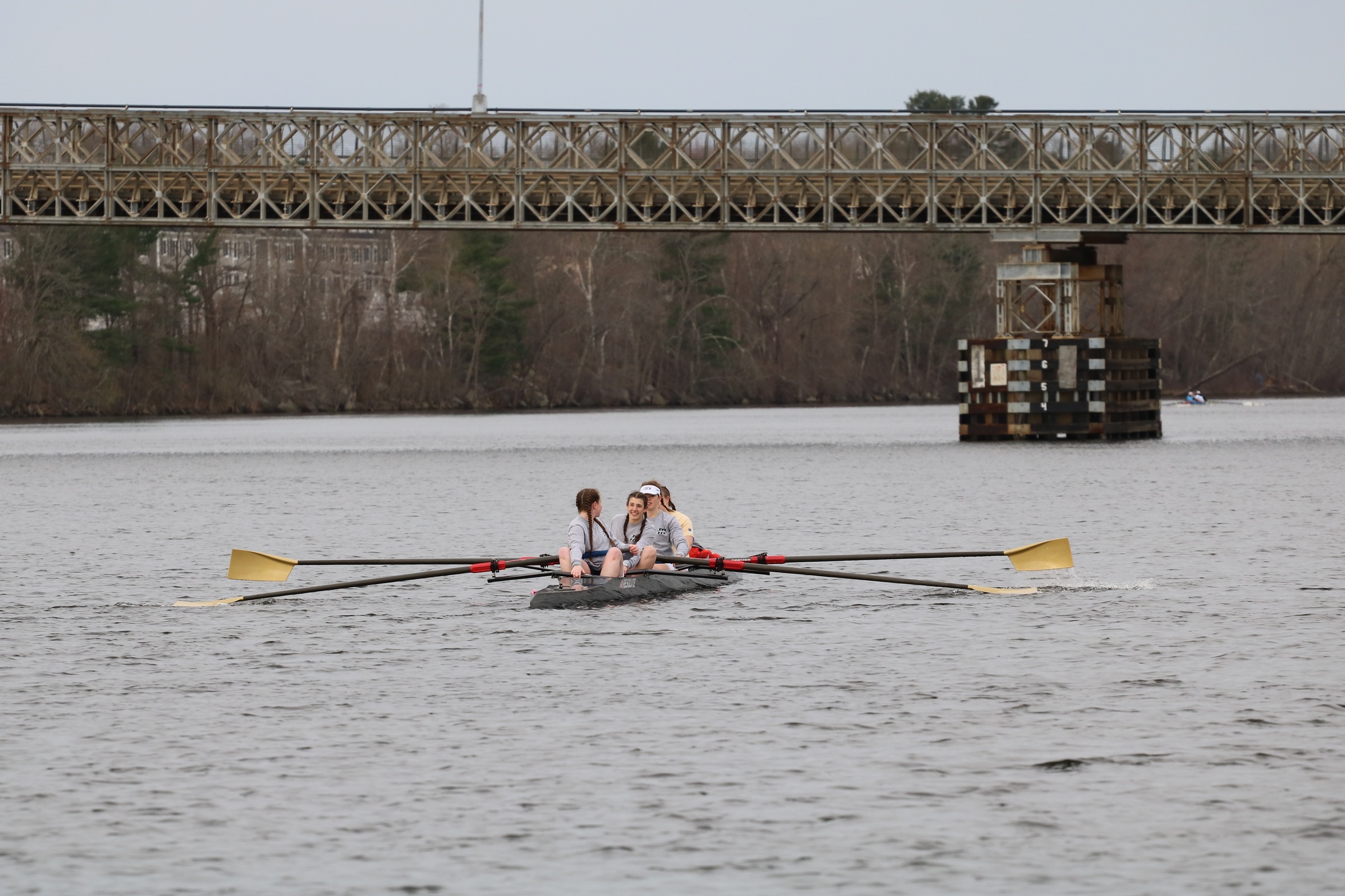 Women's Crew Finishes Third at Wormtown Chase